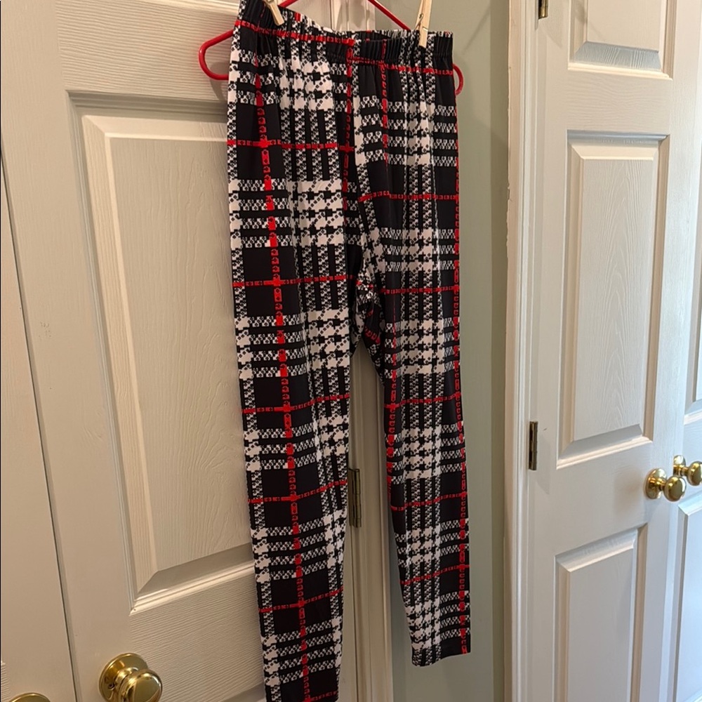 Plaid Black and Red Leggings